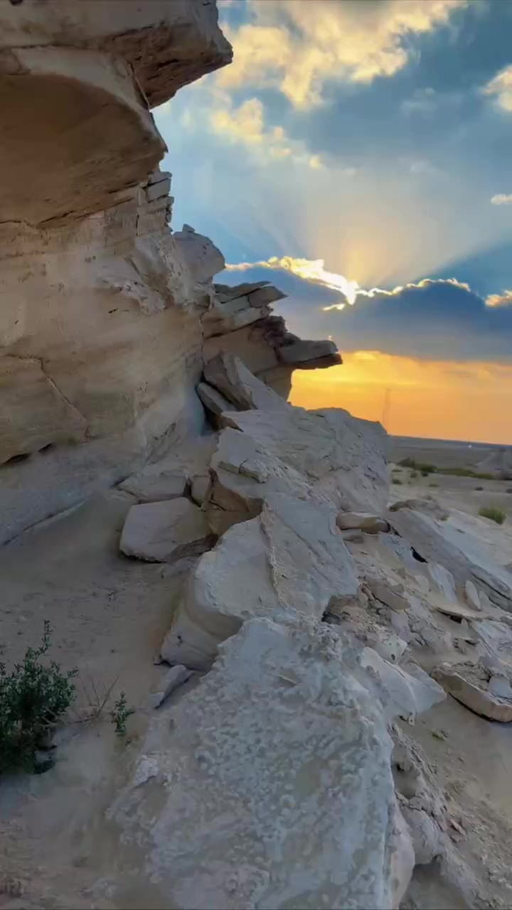 Mushroom Rock in the UAE Desert: Location Guide